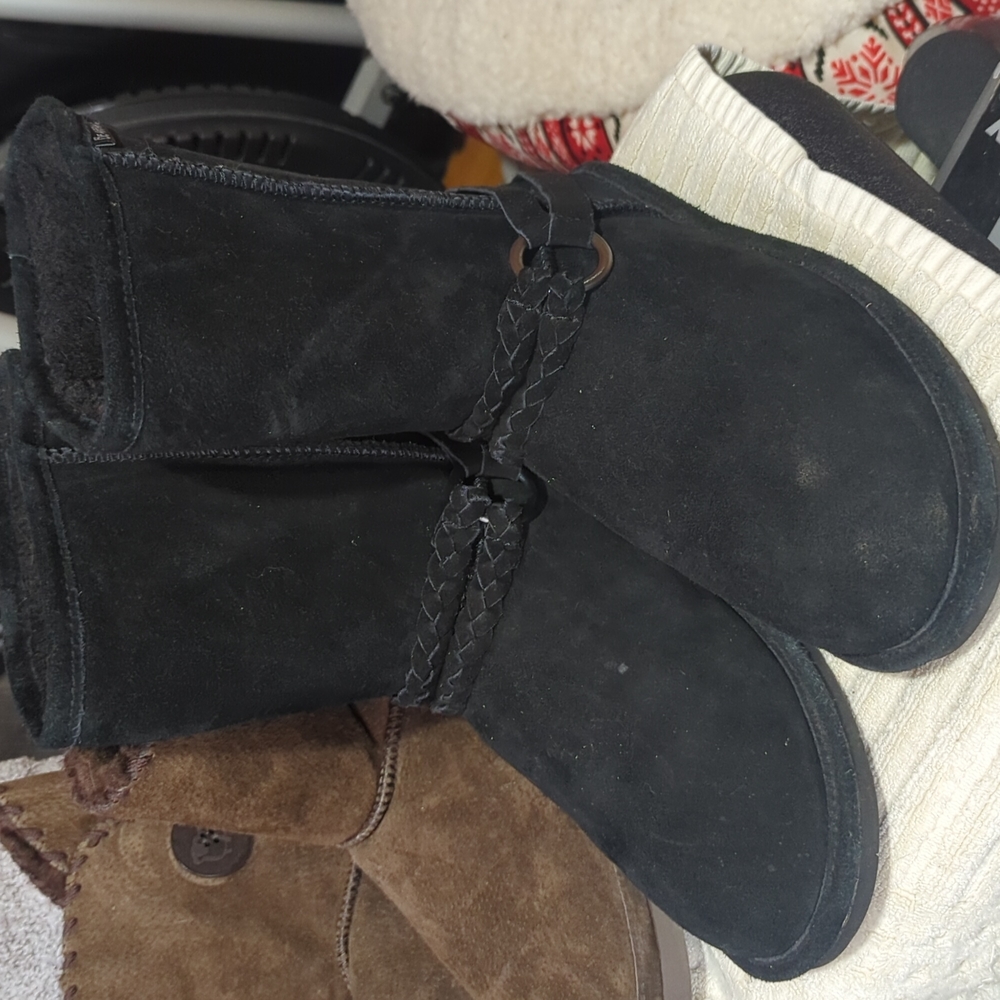 Bearpaw booties size 9